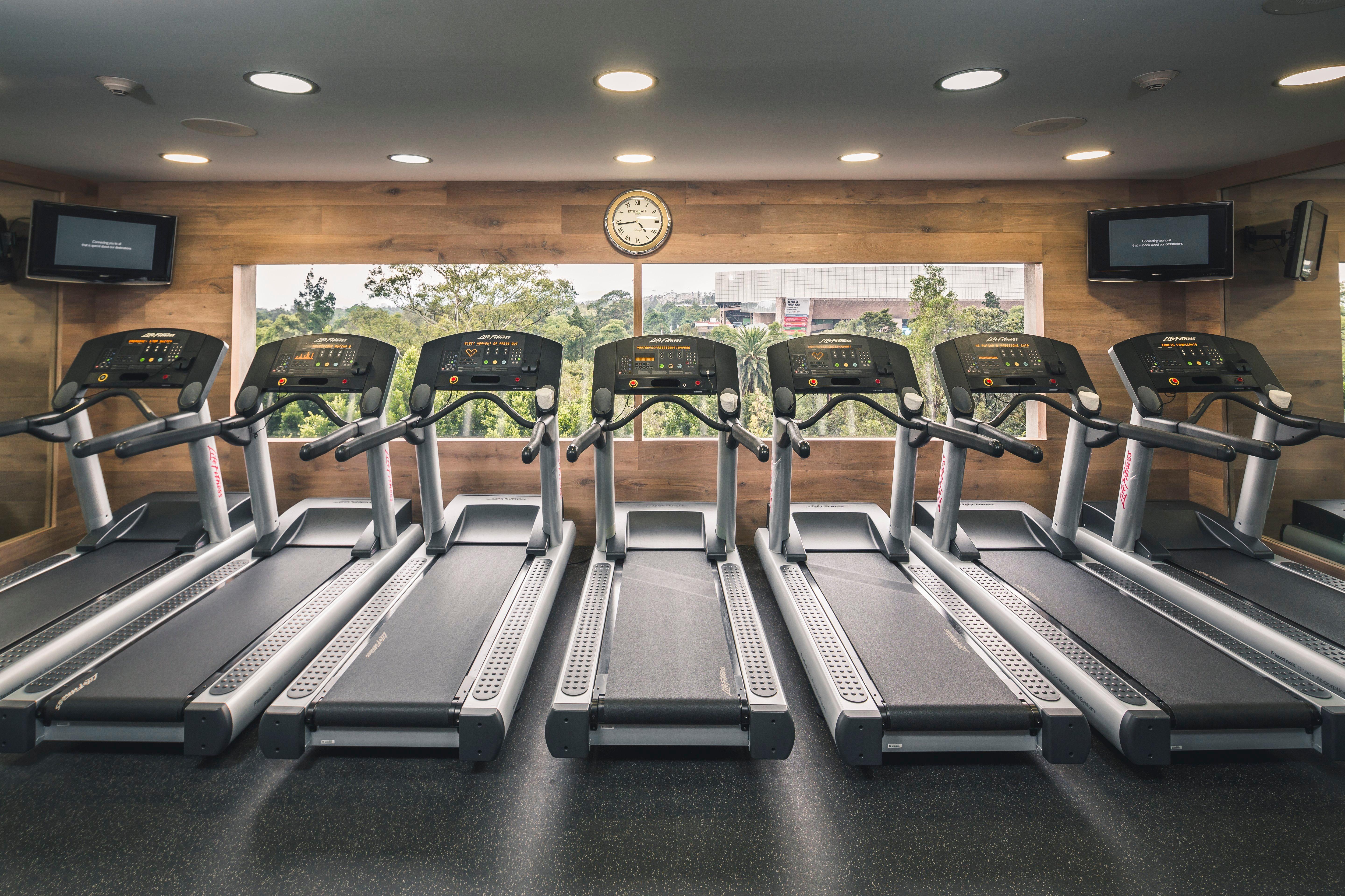 インターコンチネンタル プレジデンテ メキシコシティ エクステリア 写真 Treadmills in a gym